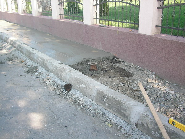 Ridicari aerisitoare gaz metan str. Ion Creanga 1.jpg